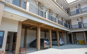 Urbanview Hotel Syariah John Sweet Home